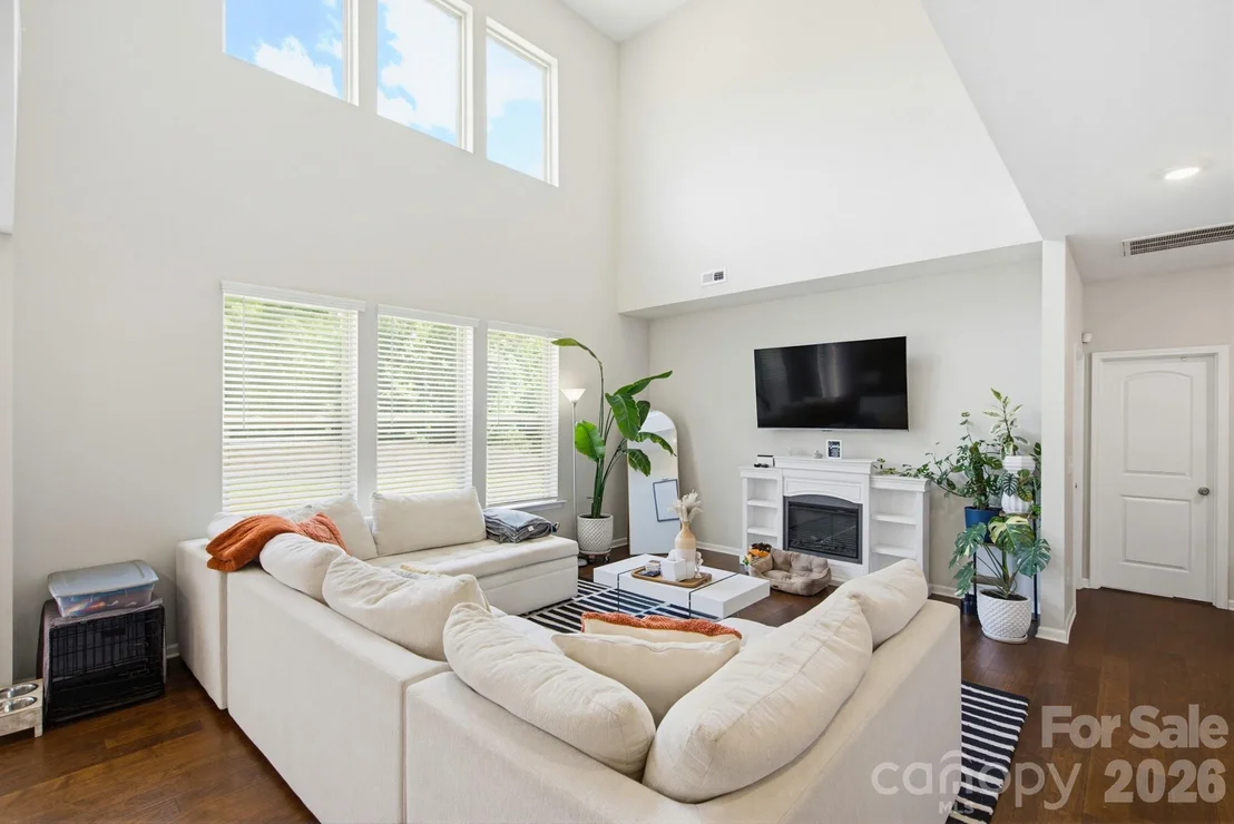 Photo of 840 Oak Manor Drive SE