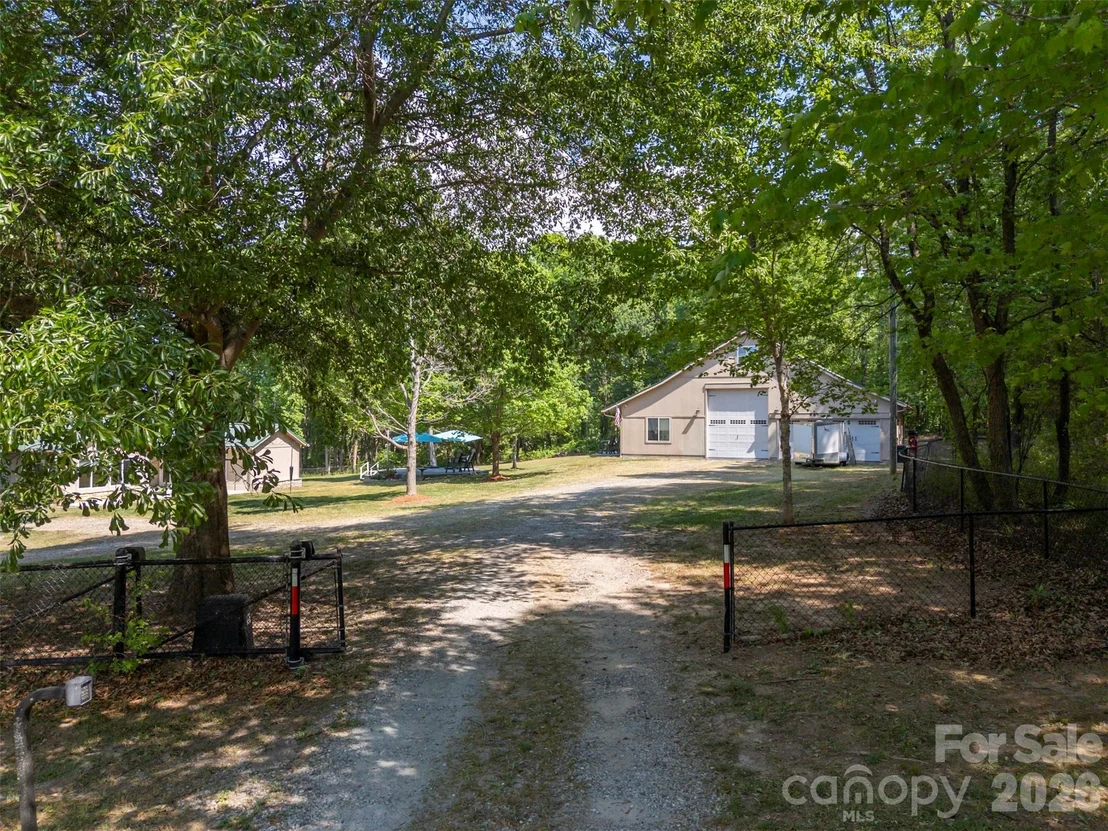Photo of 183-185 Rubin Thorne Road