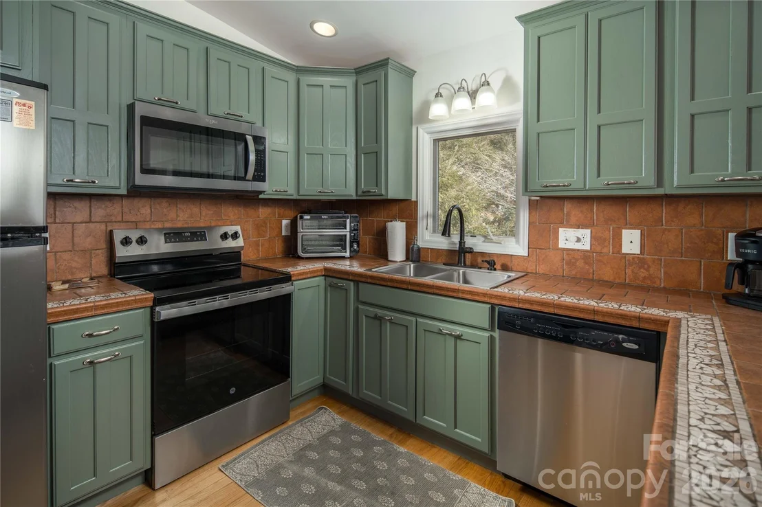 Photo of 1628 Skyland Drive
