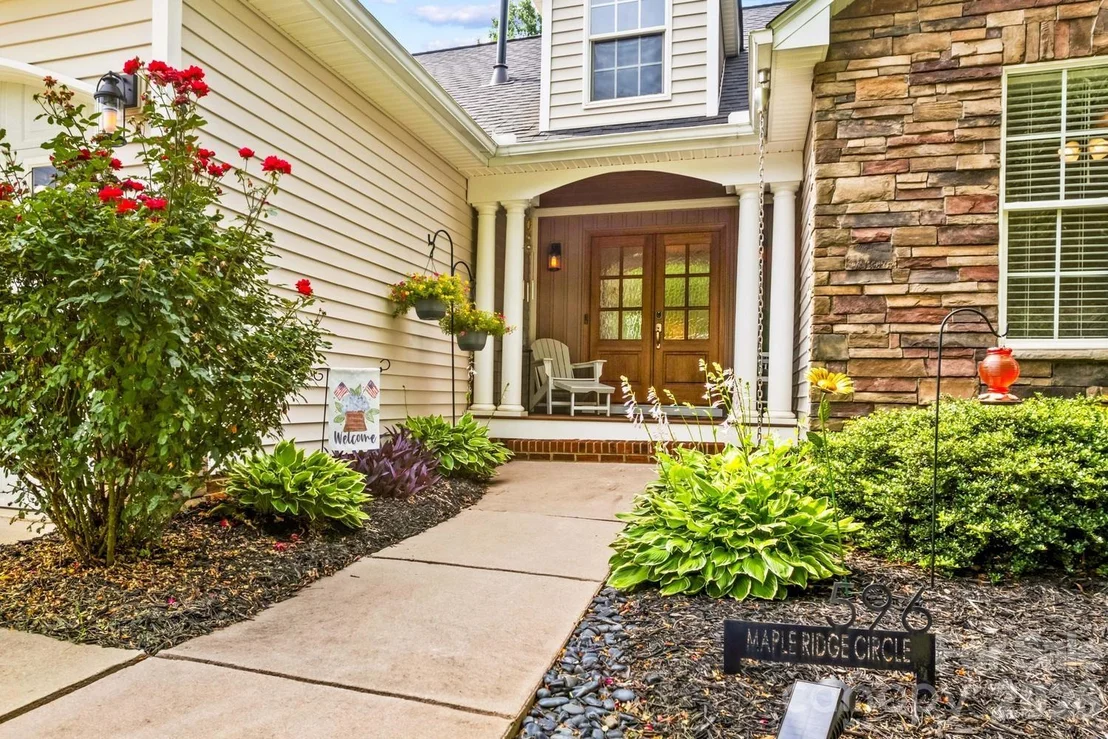 Photo of 596 Maple Ridge Circle
