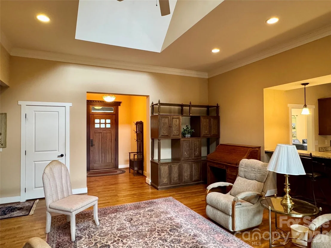 Photo of 894 Dunroy Drive