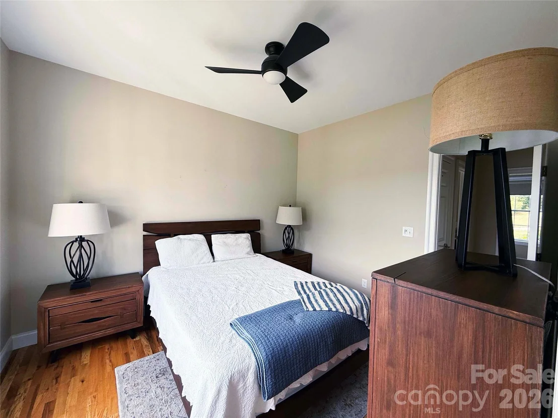 Photo of 490 Mapleton Lane