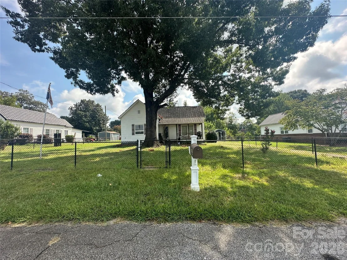 Photo of 609 Front Street
