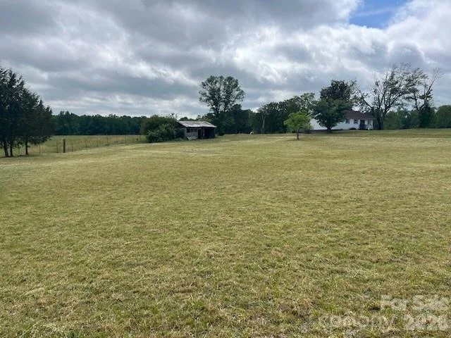 Photo of 304 Floyd Blackwell Road