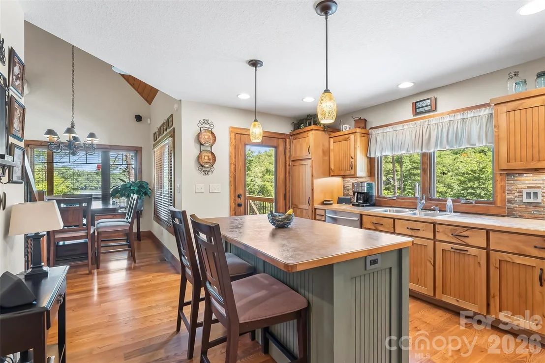 Photo of 590 Larkhaven Drive