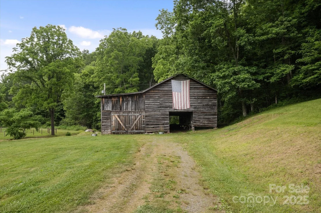 Photo of 942 Paint Fork Road