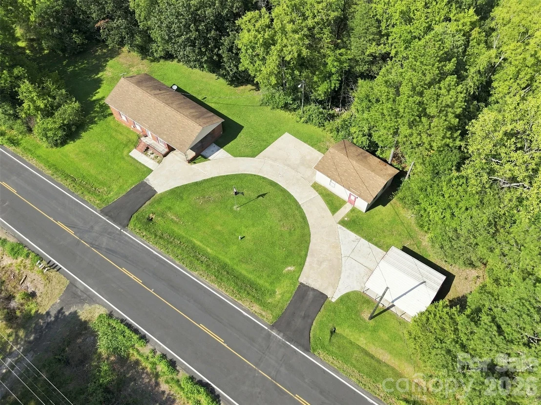 Photo of 728 Center Road