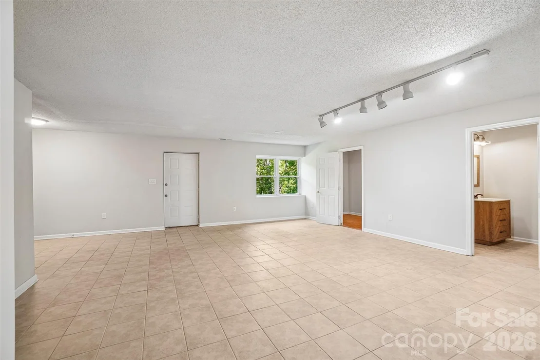 Photo of 19 Jupiter Heights