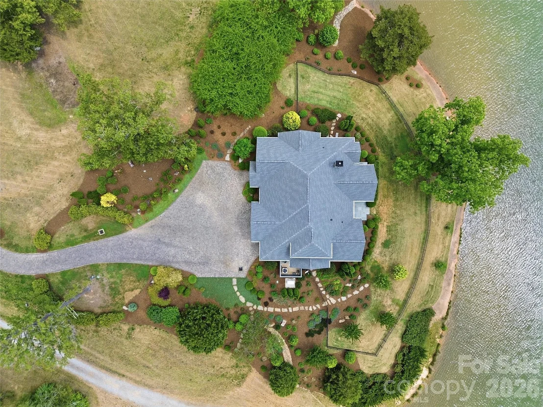 Photo of 984 Mapleton Lane