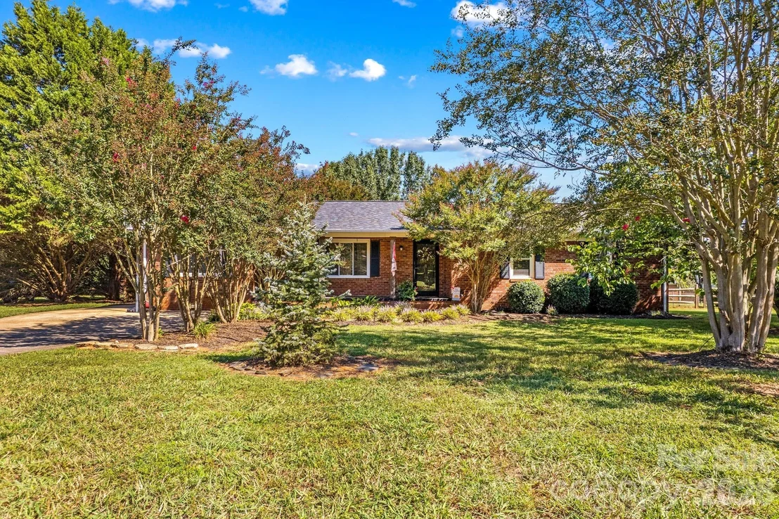 Photo of 230 E Old Farm Road