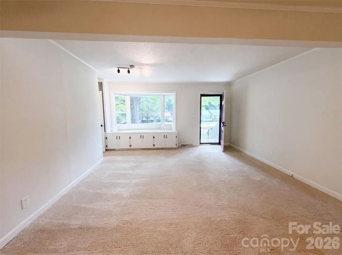 Photo of 1077 Allendale Circle