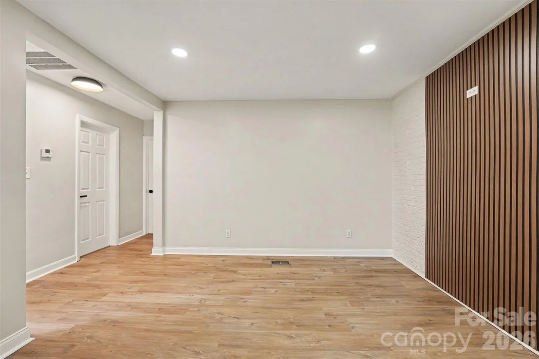 Photo of 1902 19th Avenue NE