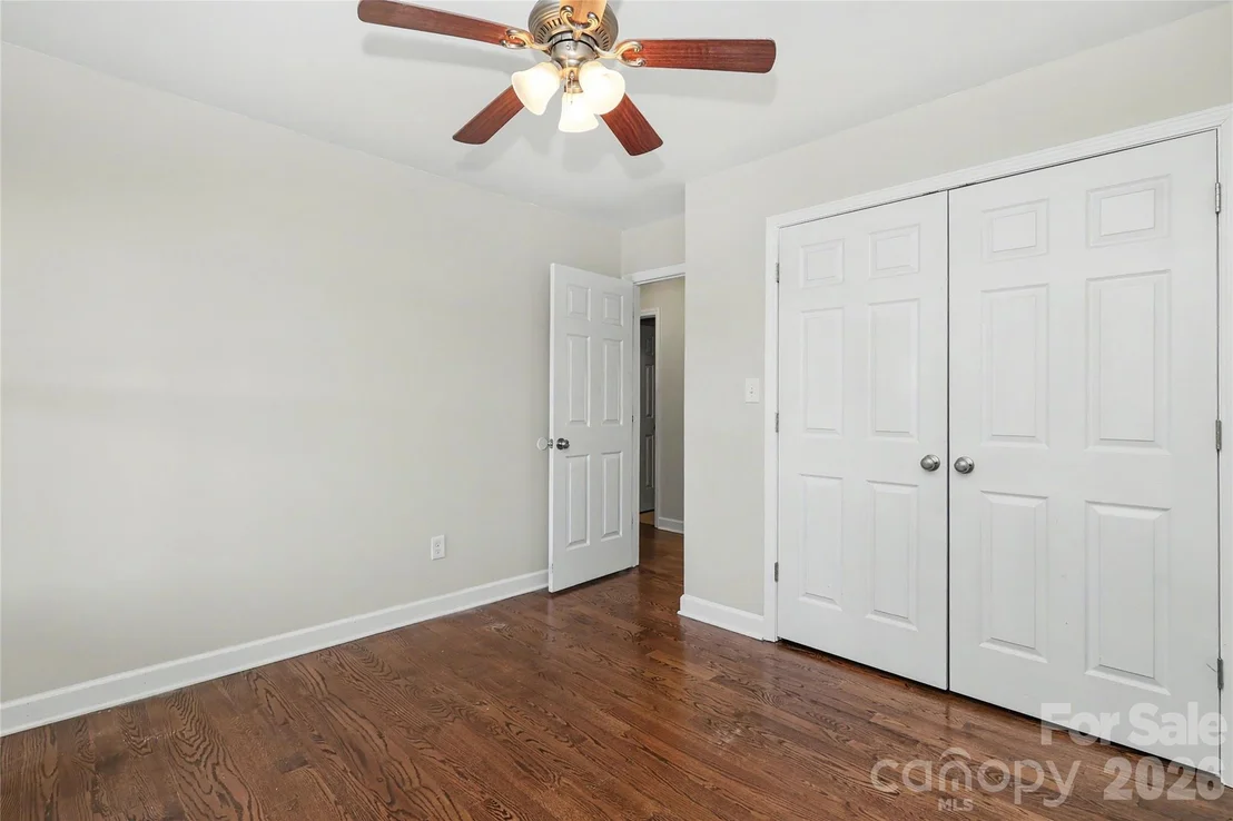 Photo of 3121 Lakeside Circle