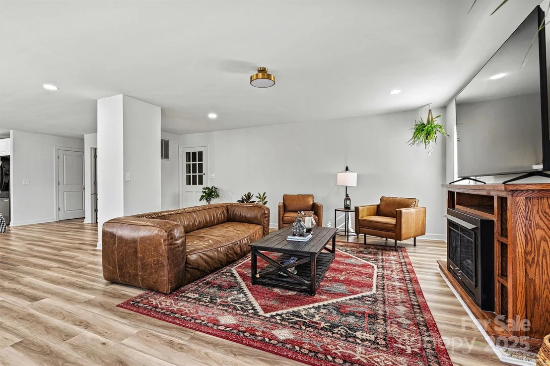 Photo of 3995 Burton Lane