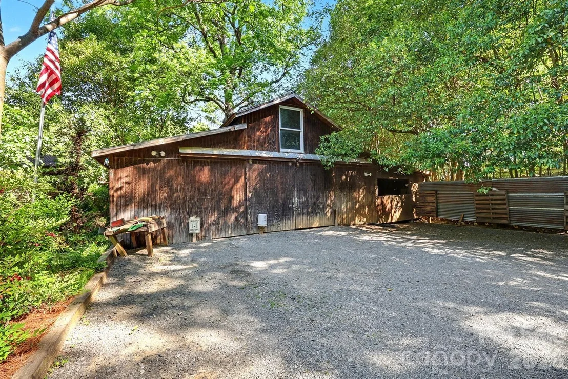 Photo of 10112 Idlewild Road