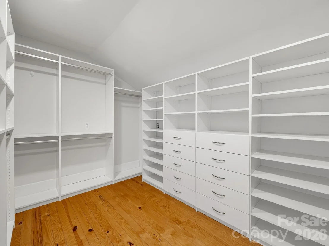 Photo of 143 Broadway Avenue