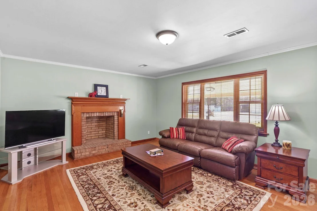 Photo of 5075 Lakeview Drive