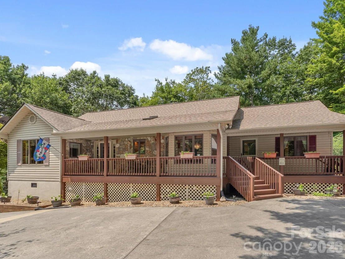Photo of 620 Thunder Road