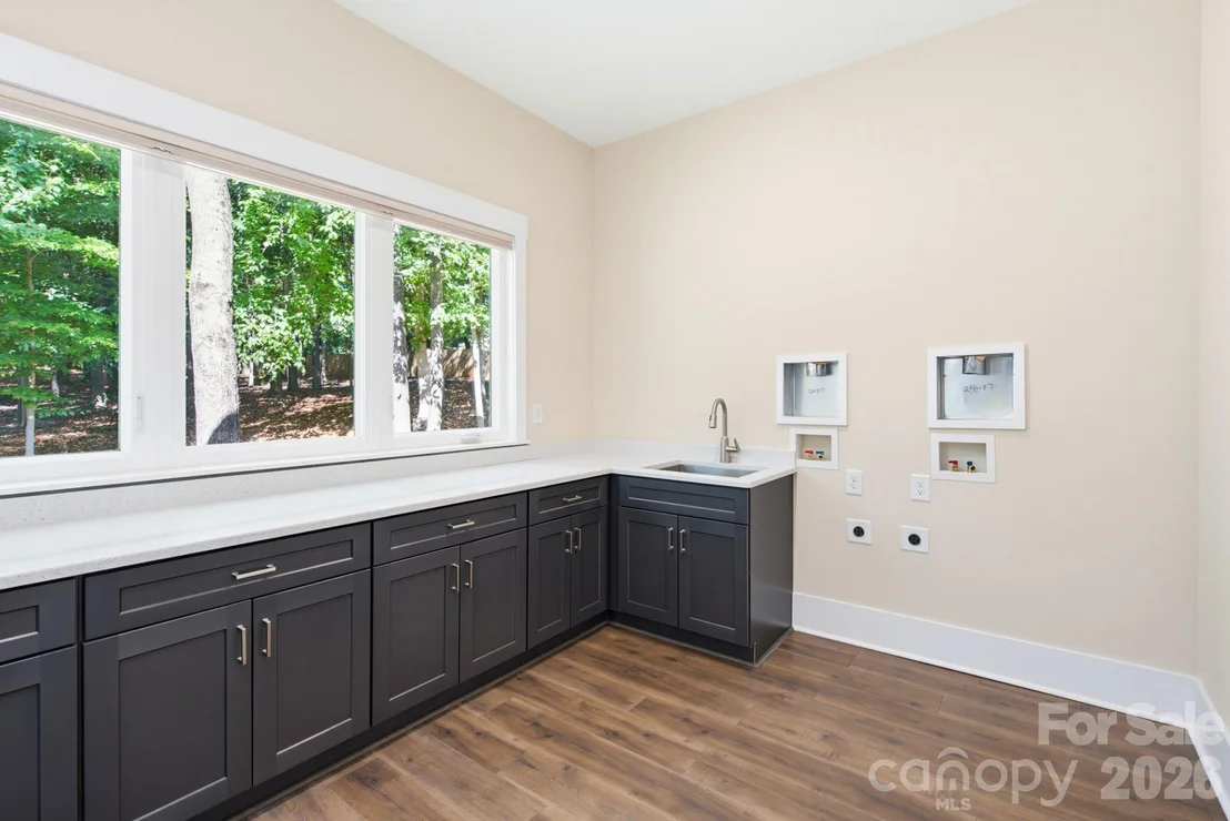 Photo of 2507 Forest Lawn Drive