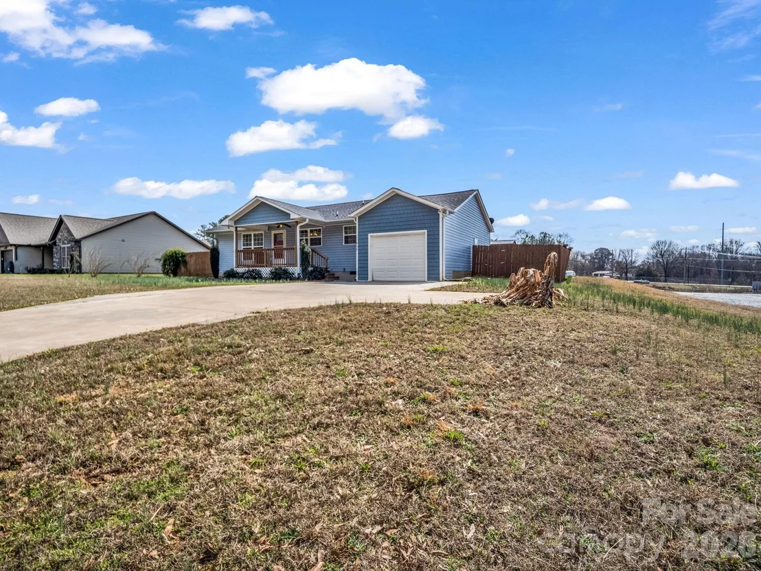 Photo of 655 W Oconee Street