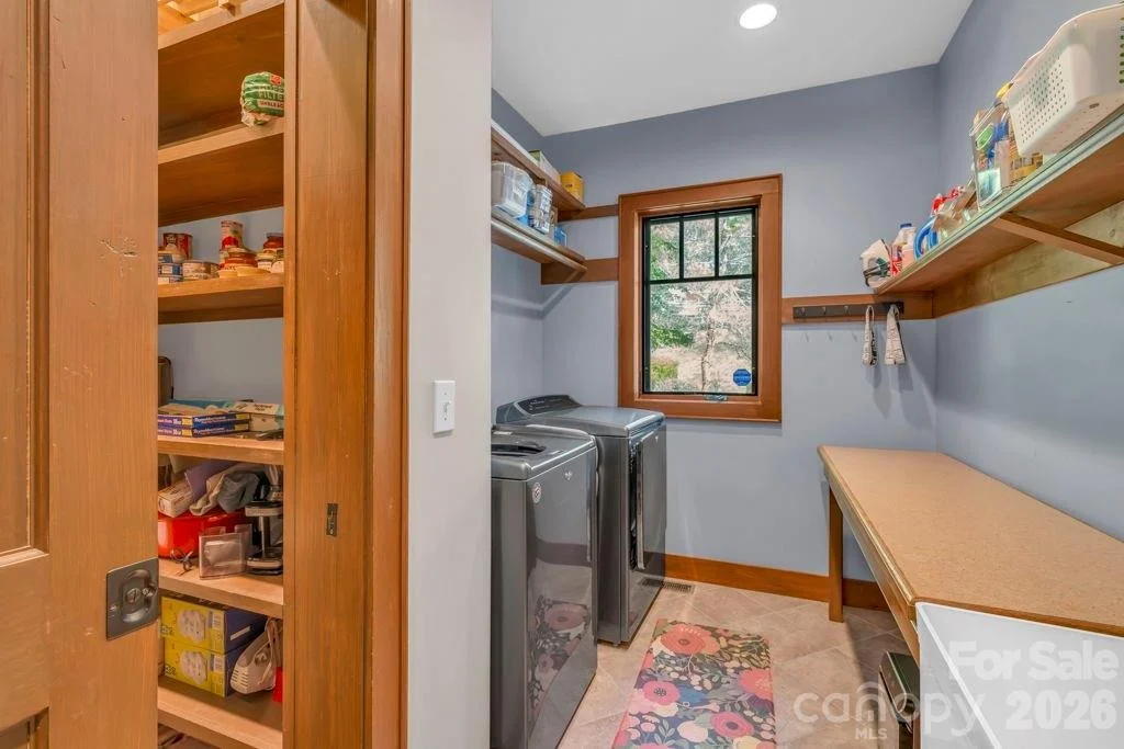 Photo of 355 Oakley Green None