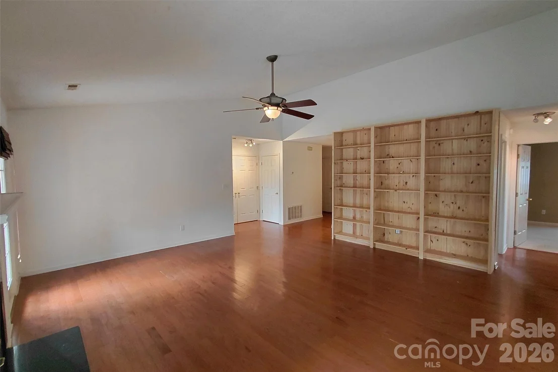 Photo of 1016 Thorncrest Drive