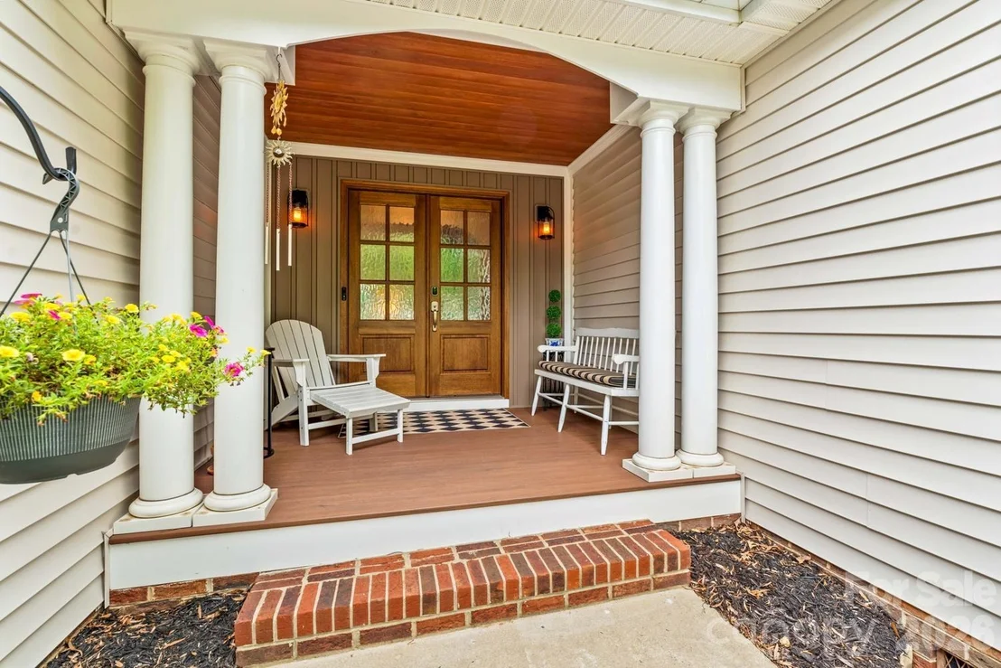 Photo of 596 Maple Ridge Circle