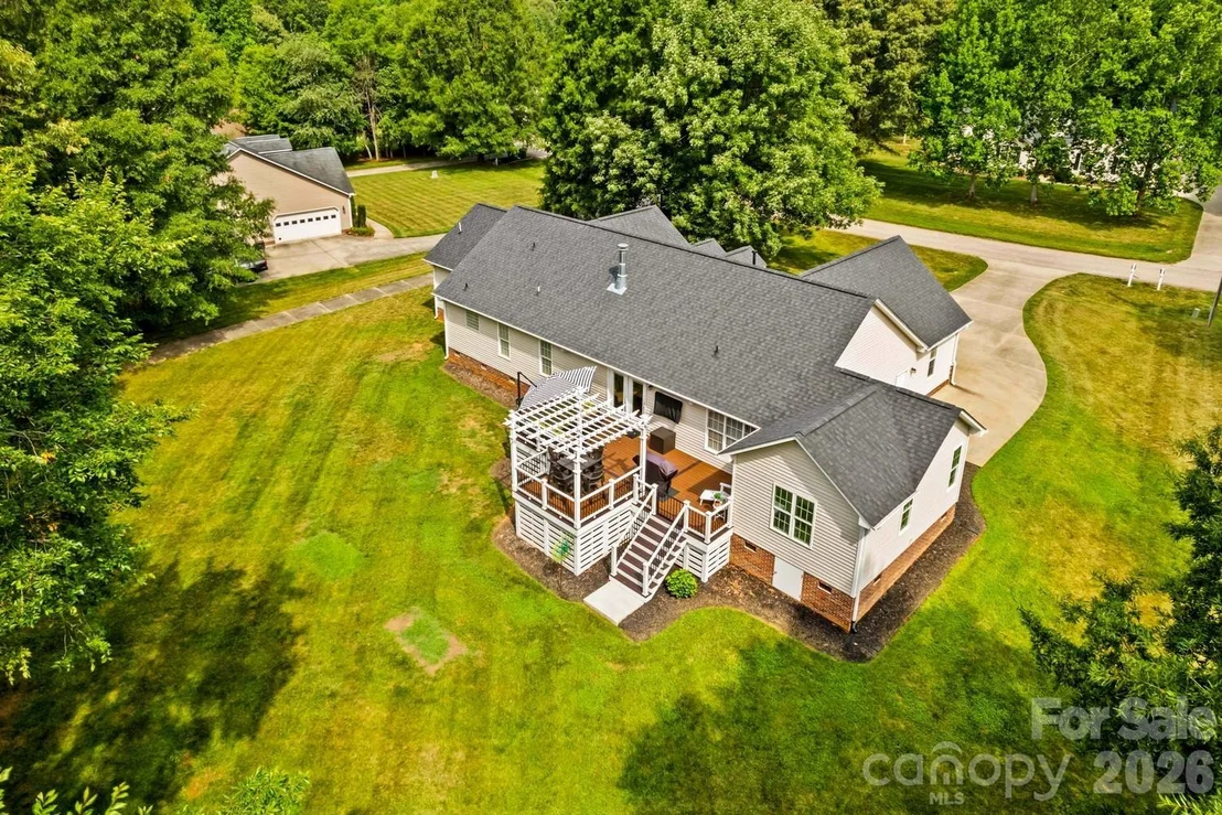 Photo of 596 Maple Ridge Circle
