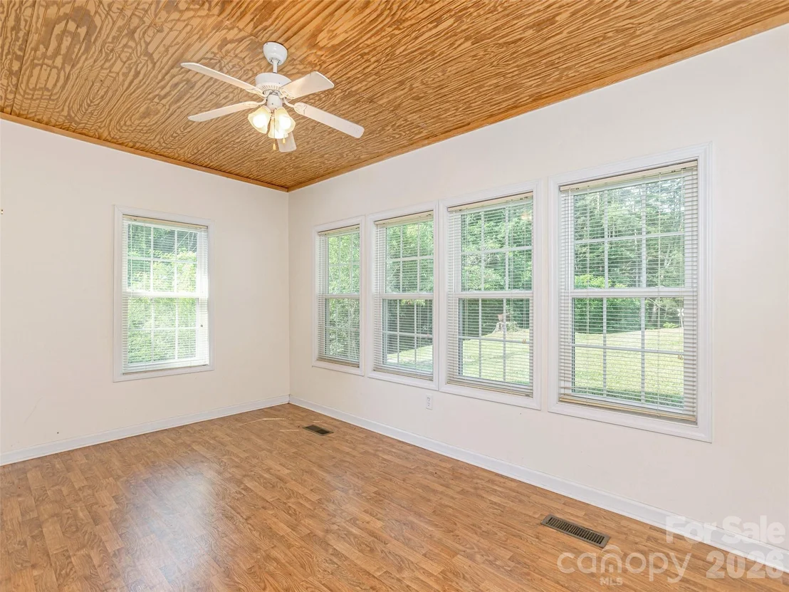 Photo of 34 Lockhart Road