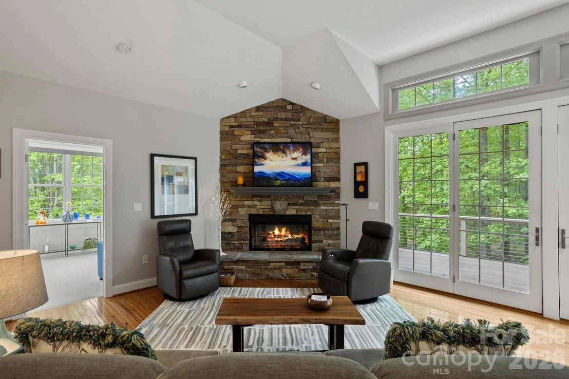 Photo of 547 Pinnacle Peak Lane