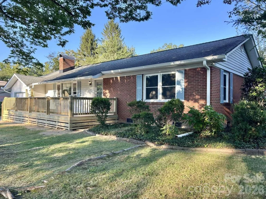 Photo of 1225 Pinebrook Circle