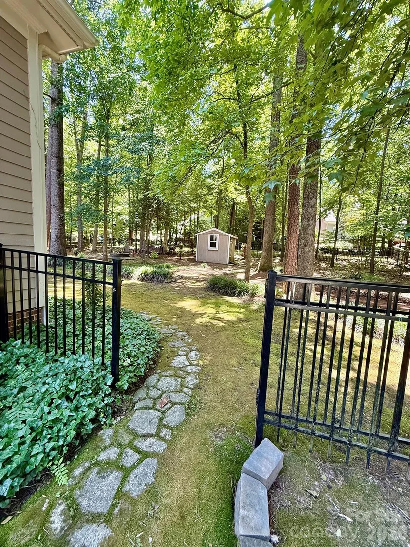Photo of 1512 Calvin Hal Road