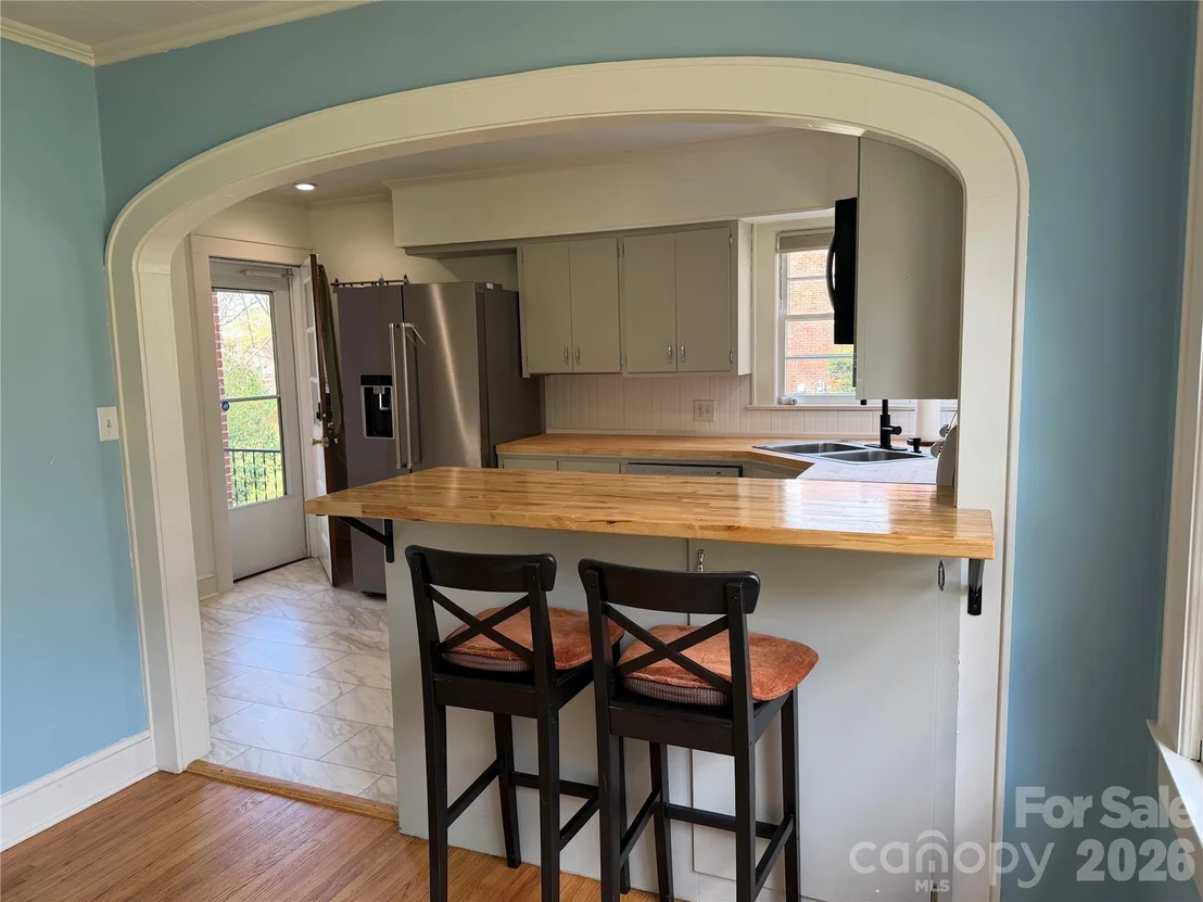 Photo of 1631 Maple Avenue