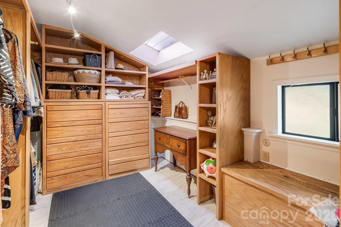 Photo of 5 W Maple Drive