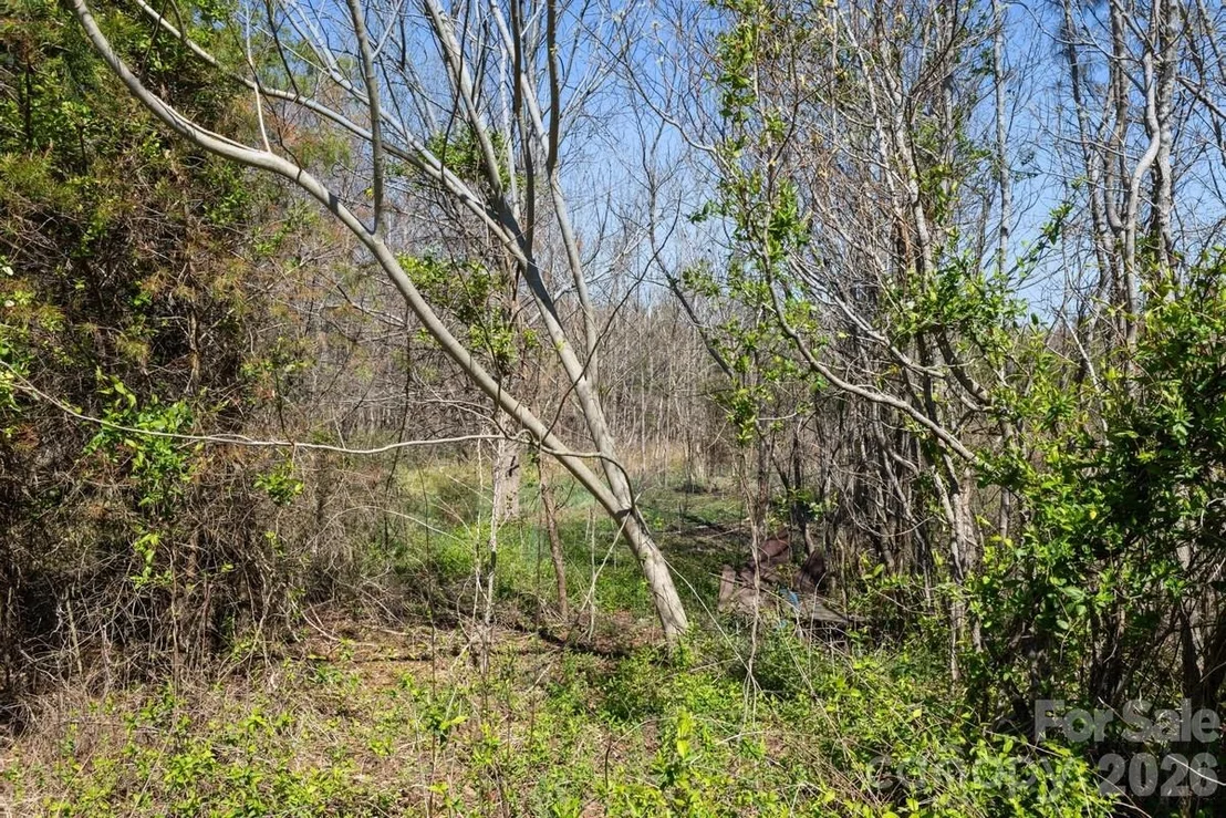 Photo of 879 E Memorial Highway