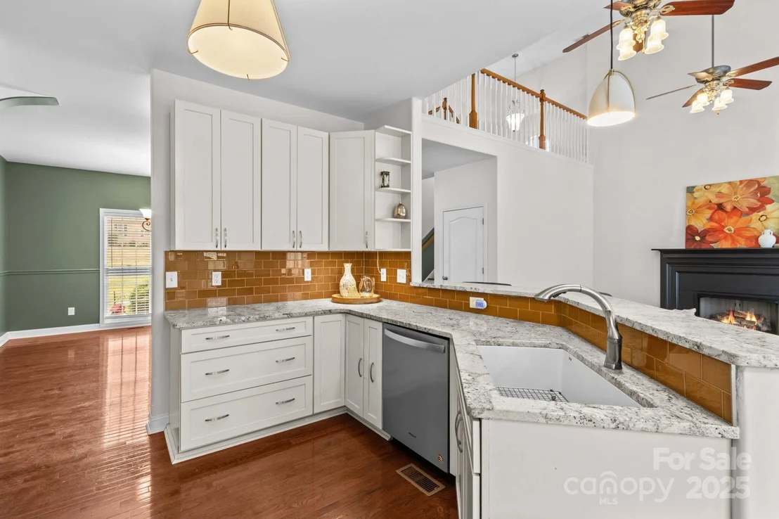 Photo of 415 Autumnlight Drive