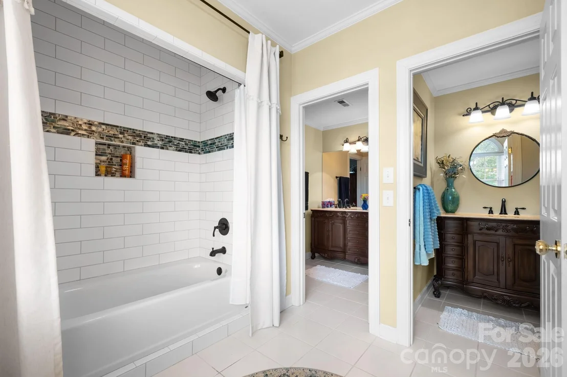 Photo of 3740 Pinecrest Drive NE