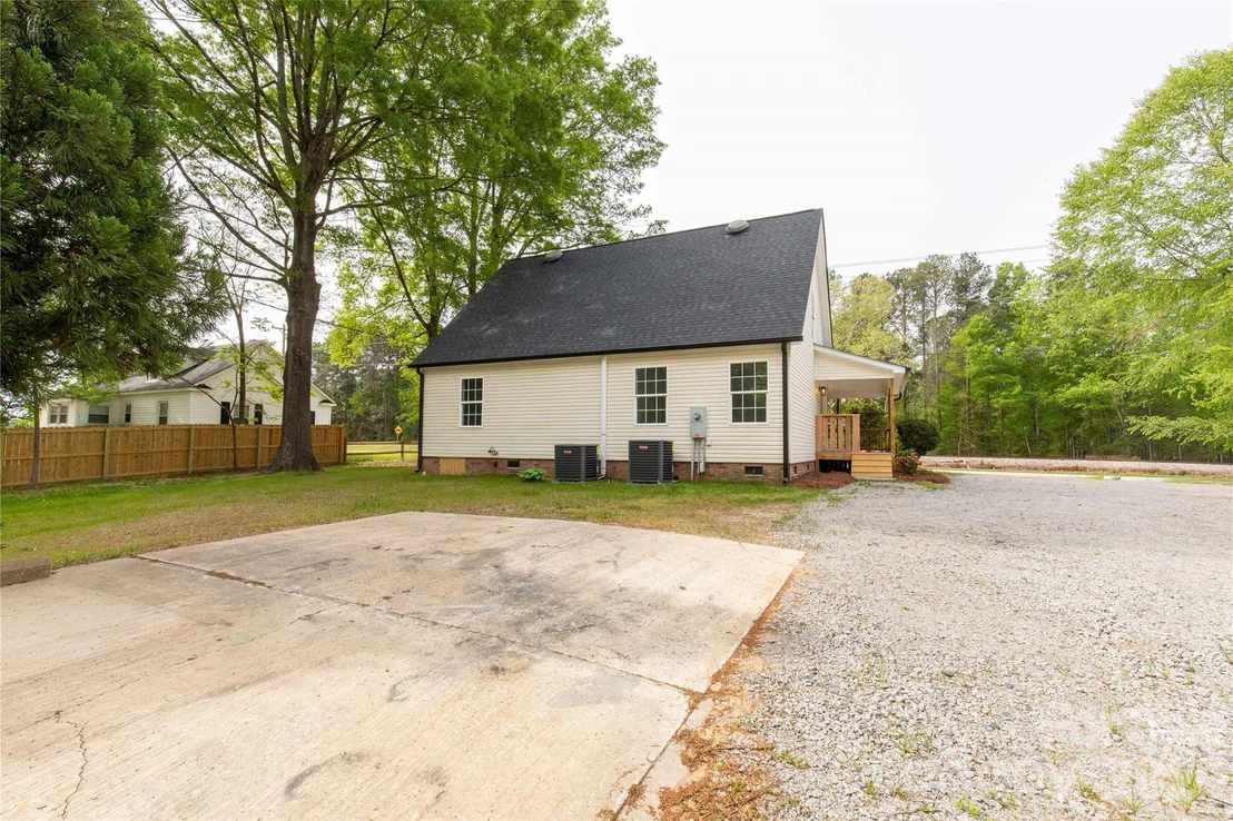 Photo of 2425 Kershaw Camden Highway