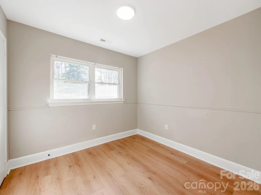 Photo of 2025 Birchcrest Drive