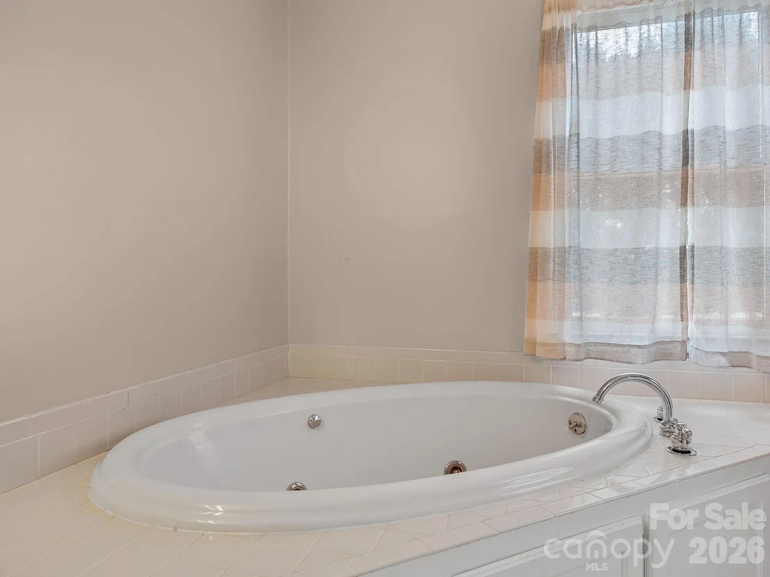 Photo of 1570 Roddy Road