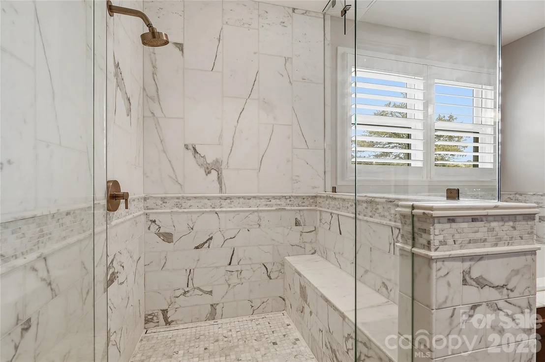 Photo of 984 Mapleton Lane
