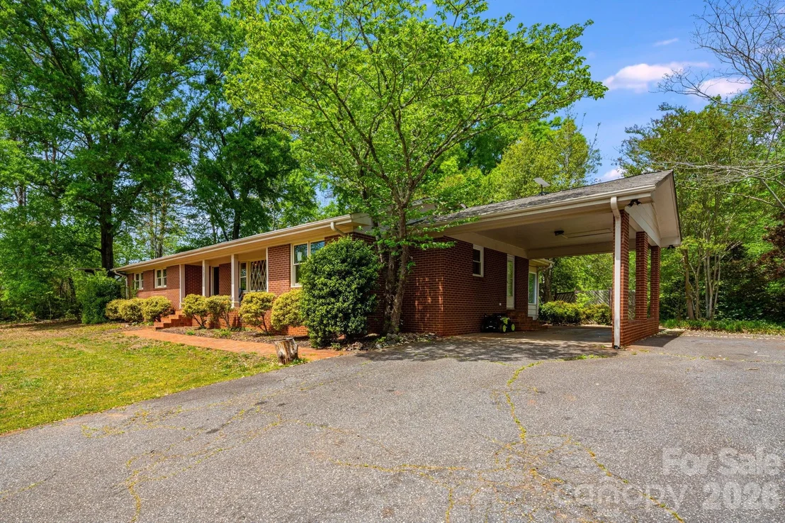 Photo of 1737 Whitesides Road