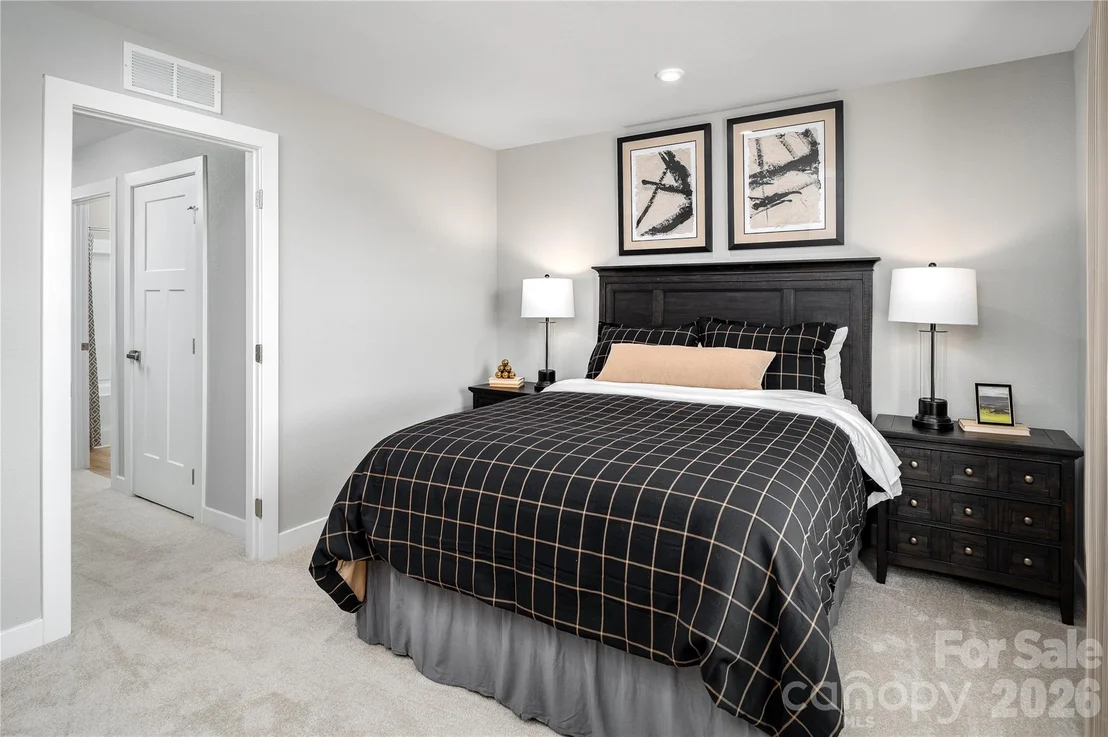 Photo of 925 Heathway Drive