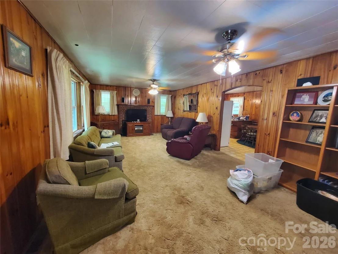 Photo of 886 Hanging Rock Road