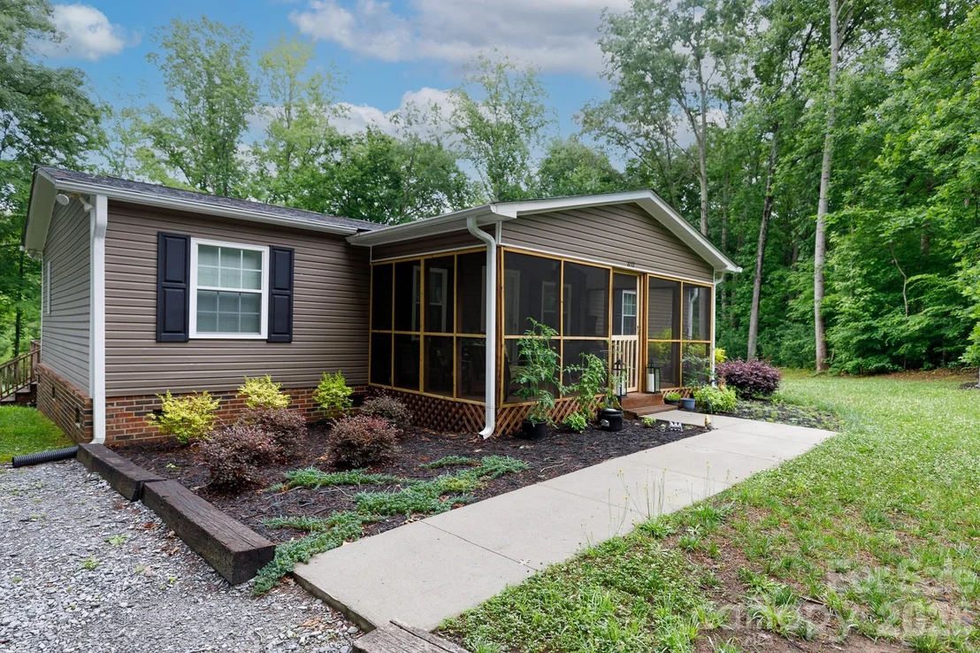 Photo of 652 Sutton Spring Road