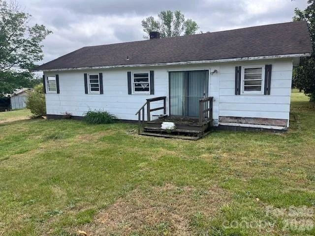 Photo of 304 Floyd Blackwell Road