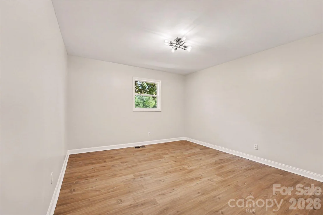 Photo of 1902 19th Avenue NE