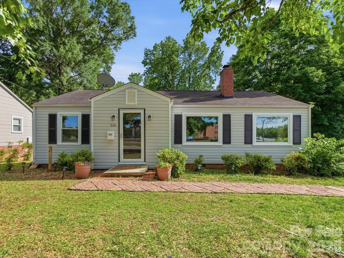 Photo of 620 Normandy Road