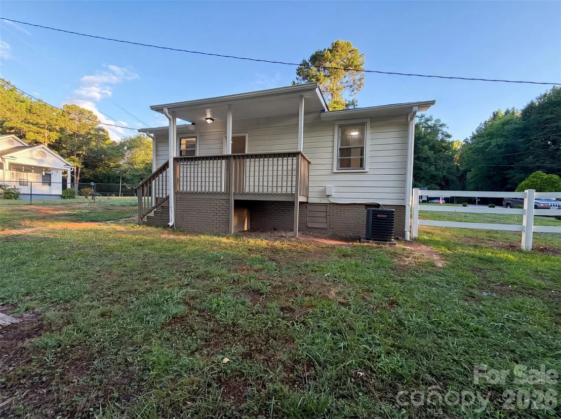 Photo of 1413 Westside Drive