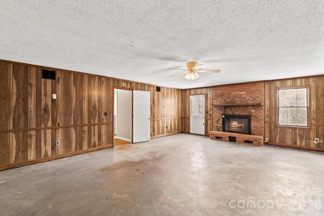 Photo of 535 Log Barn Road